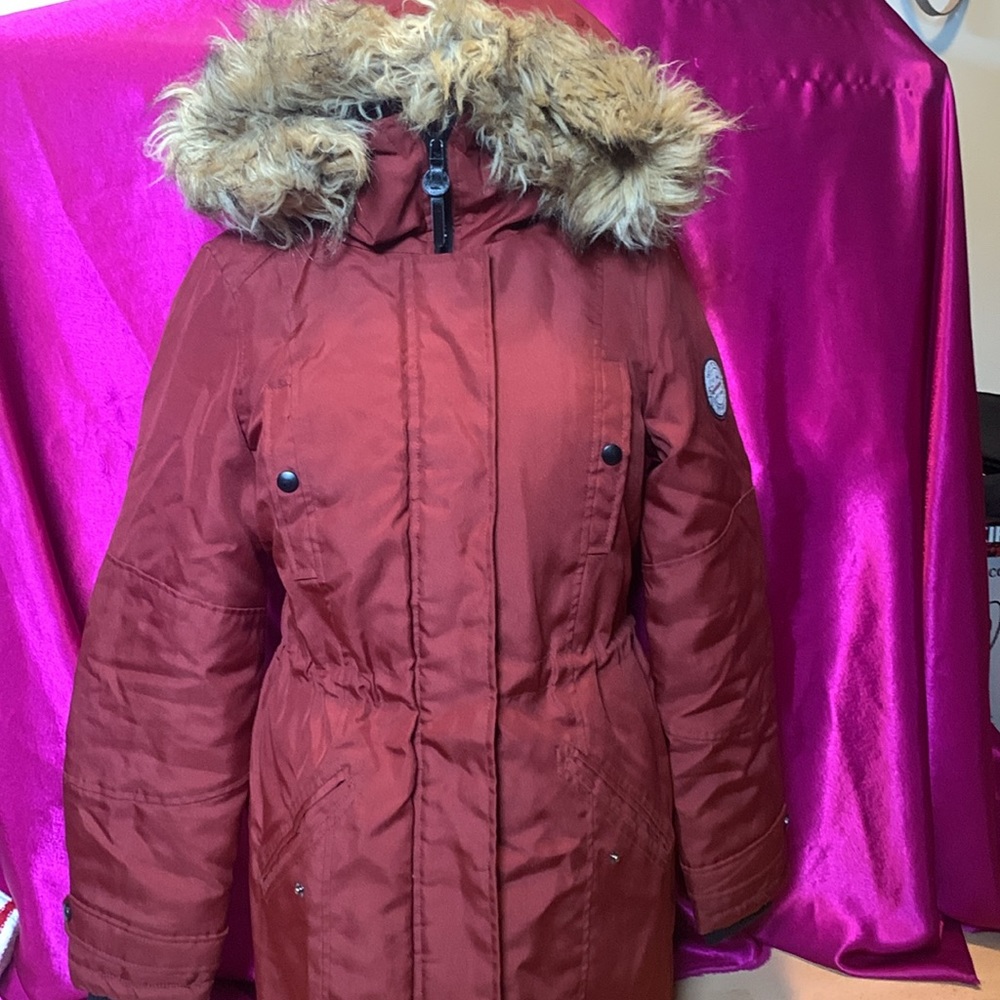 Vero moda burgundy HEAVY jacket. Thick and warm. Size xs. Removable fure